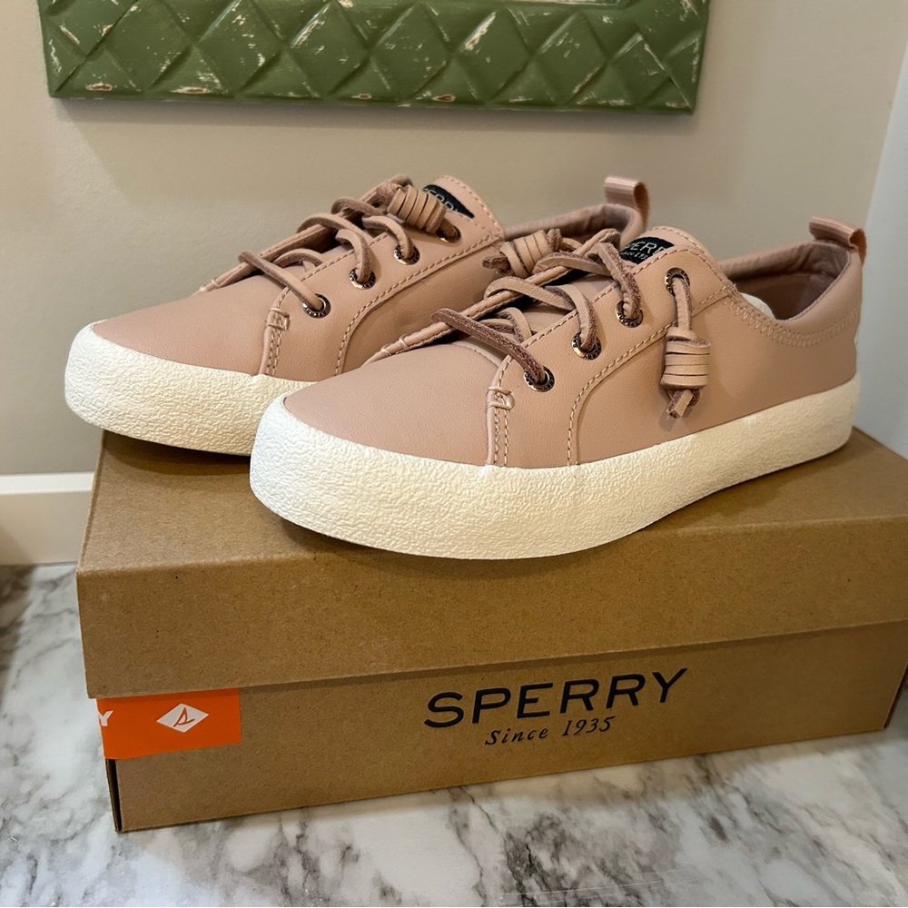 SPERRY
Women's Crest Vibe Leather Sneakers